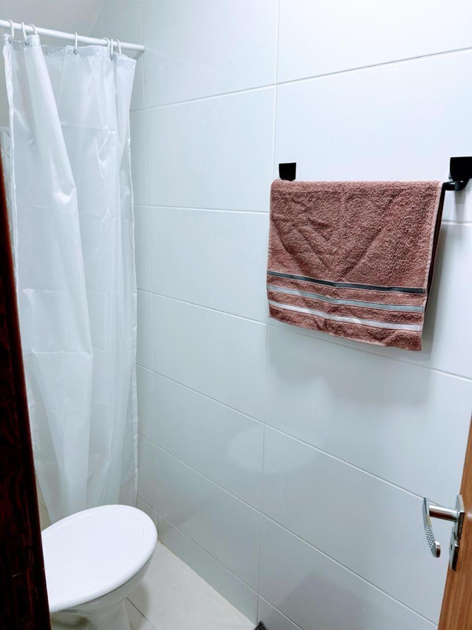 Estudio Novo Bem Equipado Сера Екстериор снимка